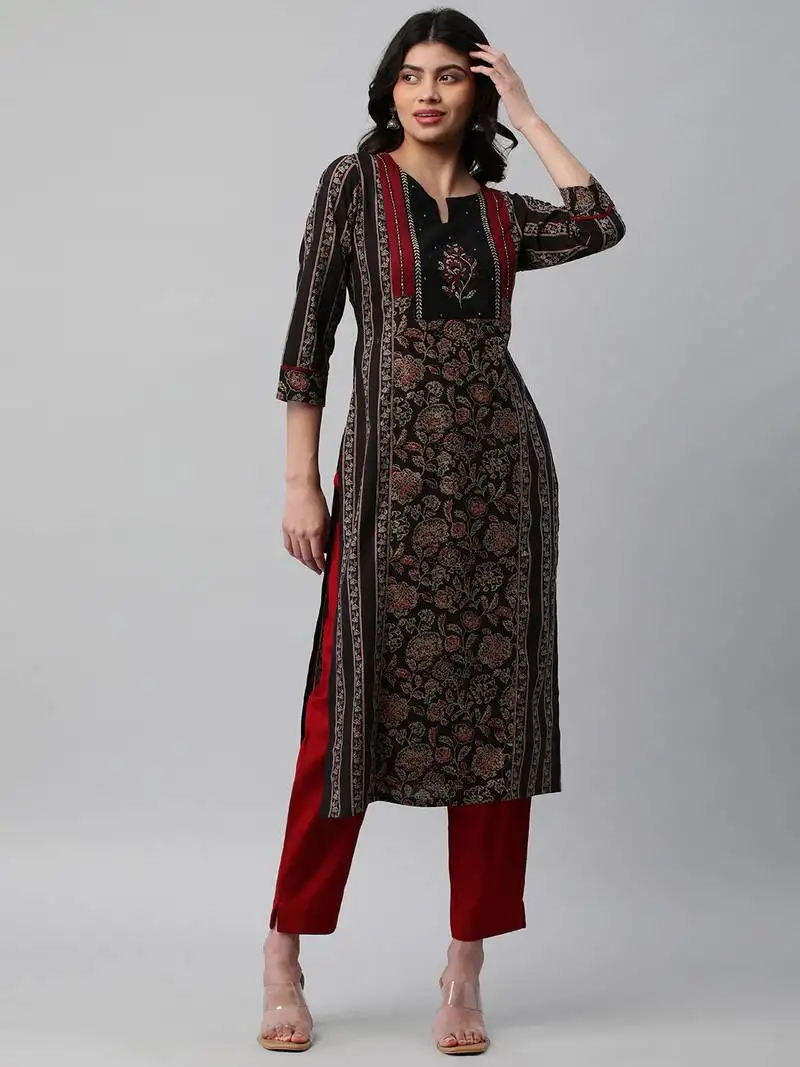 Straight panelled kurta with blockprint & sequin handwork.